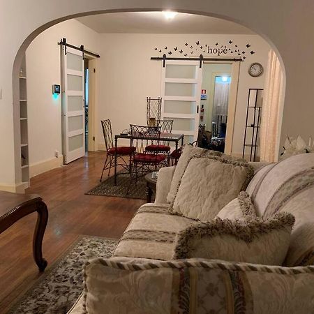 Comfortable 2-Bdrm Spacious Home With Wifi & Patio インディアナポリス エクステリア 写真