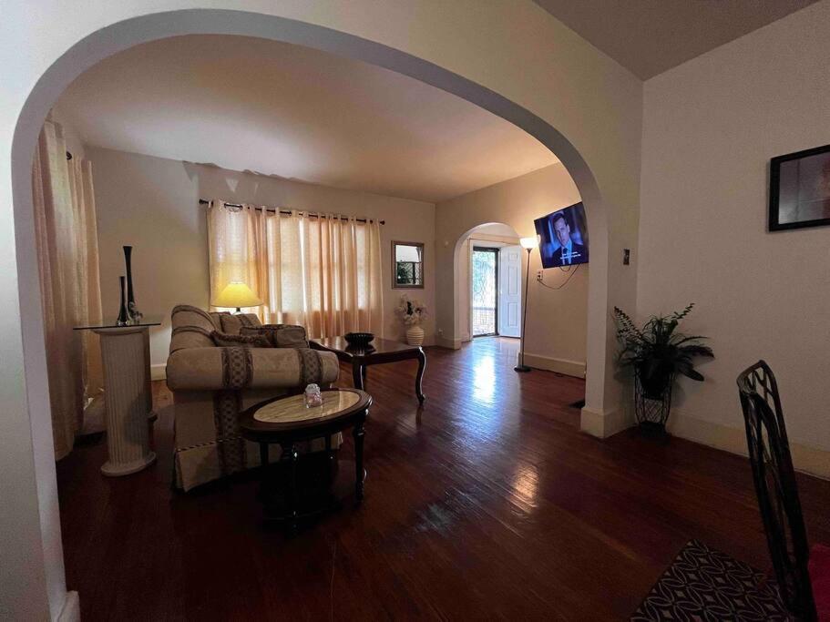 Comfortable 2-Bdrm Spacious Home With Wifi & Patio インディアナポリス エクステリア 写真