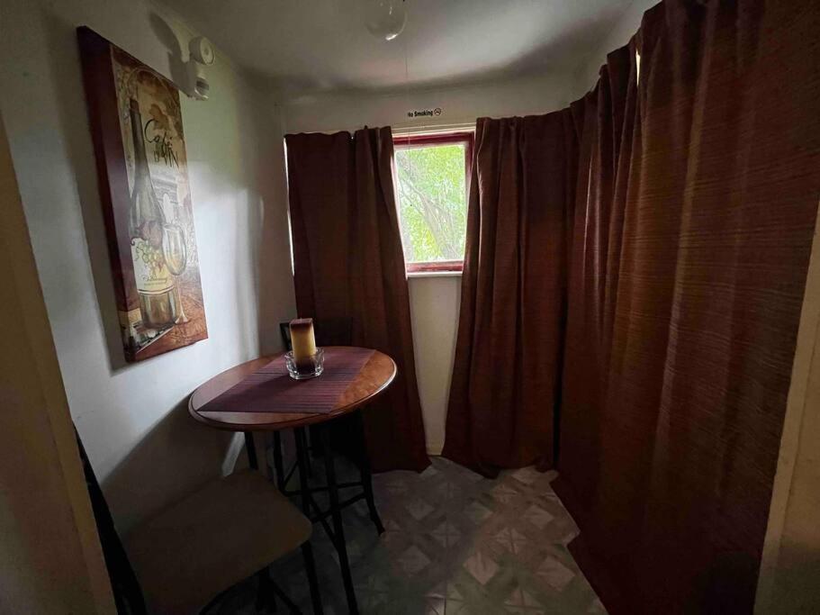 Comfortable 2-Bdrm Spacious Home With Wifi & Patio インディアナポリス エクステリア 写真