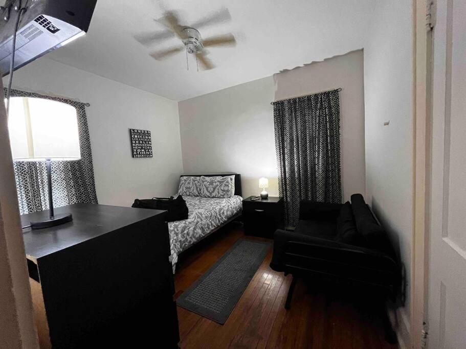 Comfortable 2-Bdrm Spacious Home With Wifi & Patio インディアナポリス エクステリア 写真