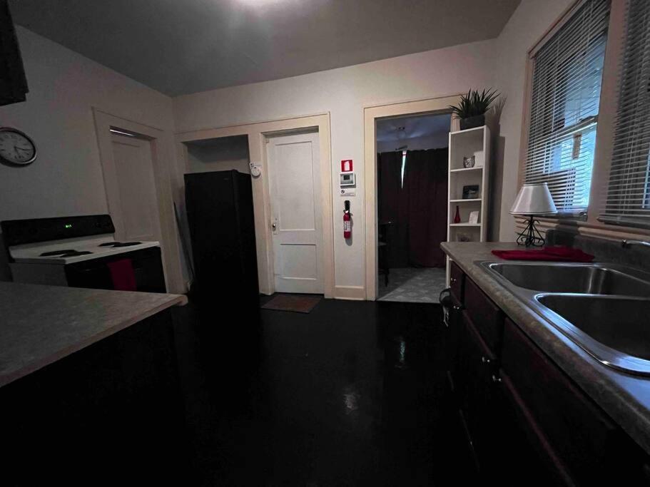 Comfortable 2-Bdrm Spacious Home With Wifi & Patio インディアナポリス エクステリア 写真