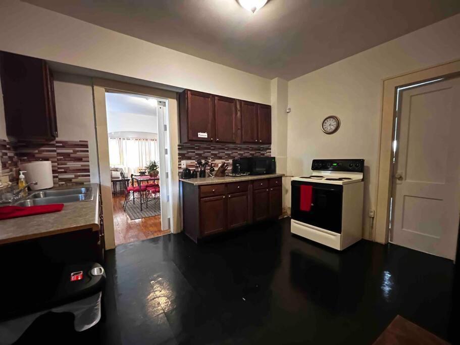 Comfortable 2-Bdrm Spacious Home With Wifi & Patio インディアナポリス エクステリア 写真
