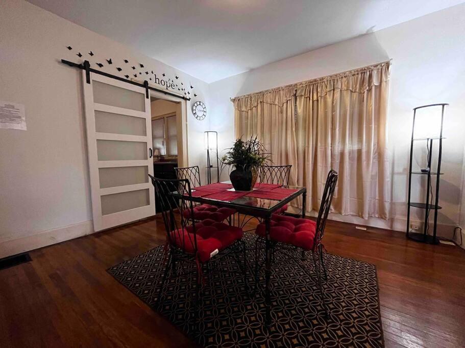 Comfortable 2-Bdrm Spacious Home With Wifi & Patio インディアナポリス エクステリア 写真