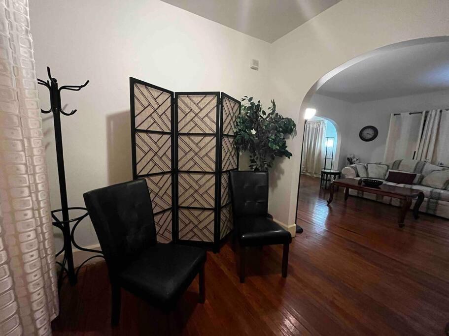 Comfortable 2-Bdrm Spacious Home With Wifi & Patio インディアナポリス エクステリア 写真
