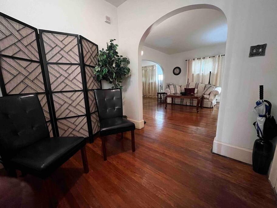 Comfortable 2-Bdrm Spacious Home With Wifi & Patio インディアナポリス エクステリア 写真