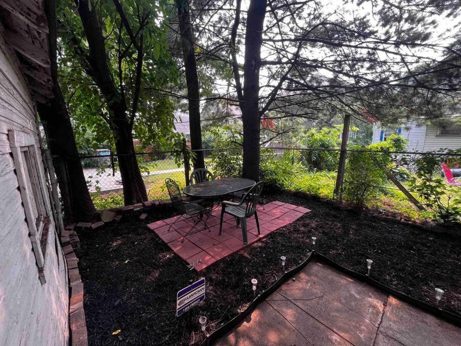 Comfortable 2-Bdrm Spacious Home With Wifi & Patio インディアナポリス エクステリア 写真