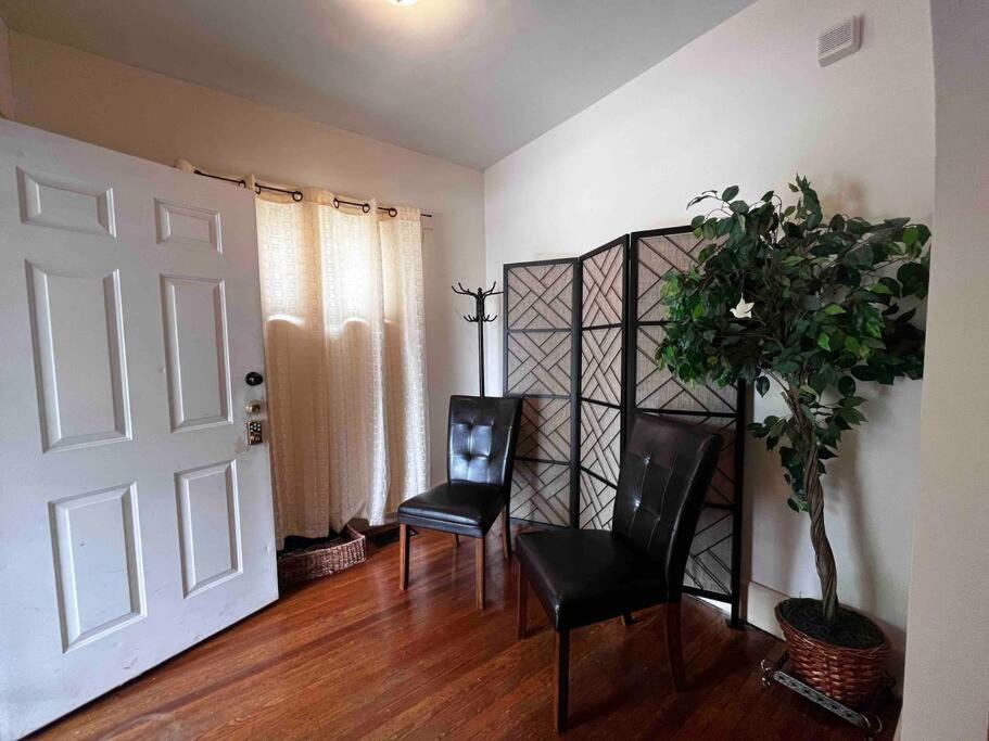 Comfortable 2-Bdrm Spacious Home With Wifi & Patio インディアナポリス エクステリア 写真