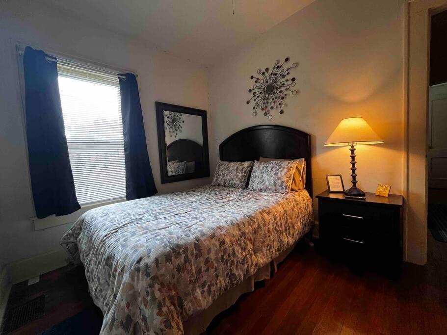 Comfortable 2-Bdrm Spacious Home With Wifi & Patio インディアナポリス エクステリア 写真