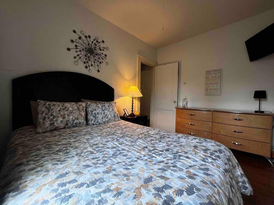 Comfortable 2-Bdrm Spacious Home With Wifi & Patio インディアナポリス エクステリア 写真
